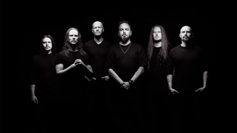 Bloodred Hourglass Promootiokuva